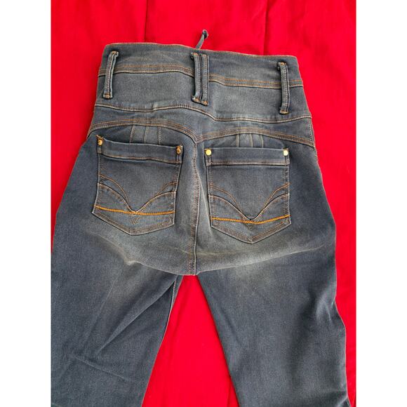 Colombian Stretch Skinny Jeans – Levanta Cola & Curve Hugging Fit - Picture 4 of 4